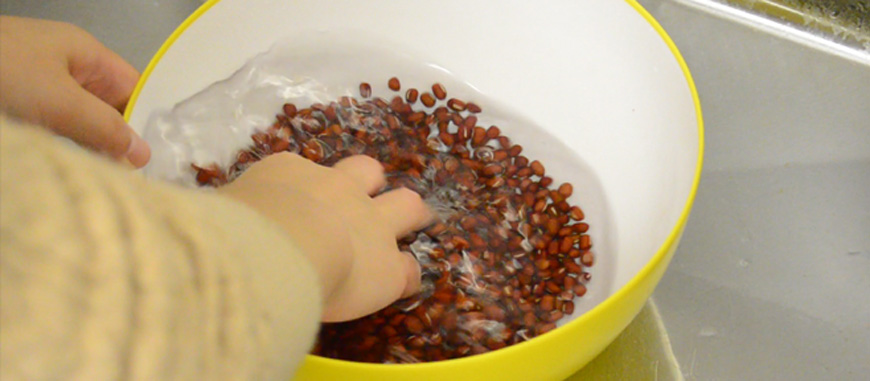 Wash the Azuki Beans