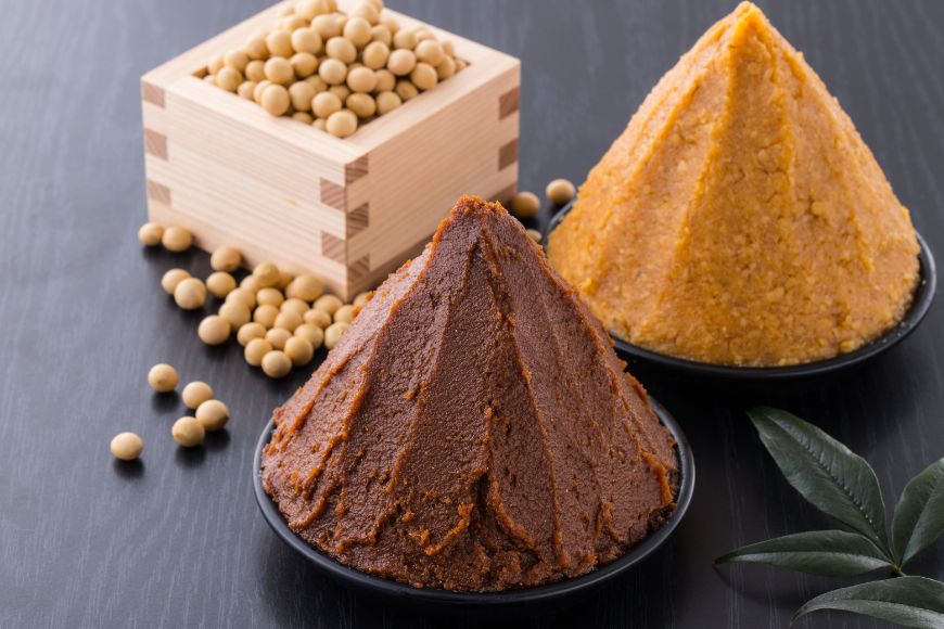 2種類の味噌と大豆