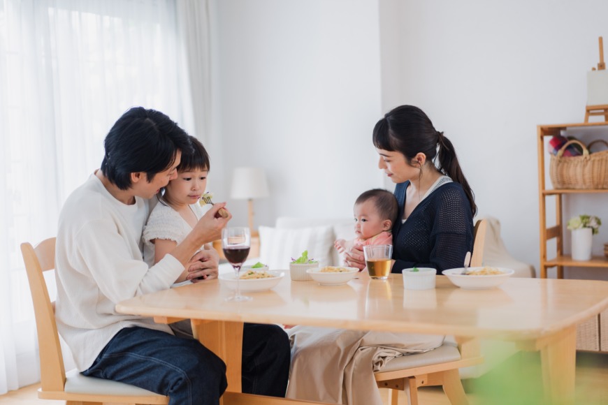 家族で食べるご飯